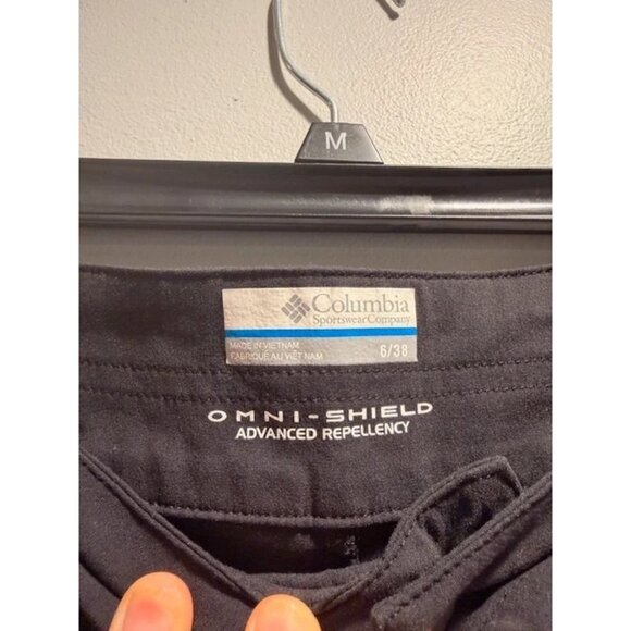 Columbia Omni-Shield Black Women's Size 6/38 Bermuda Shorts Advanced Repellency - Picture 2 of 4